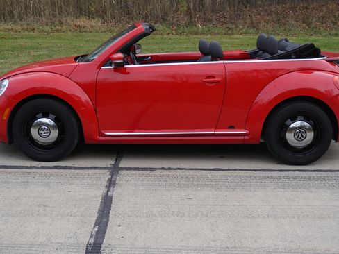 Used 2014 Volkswagen Beetle 2.5 image 2