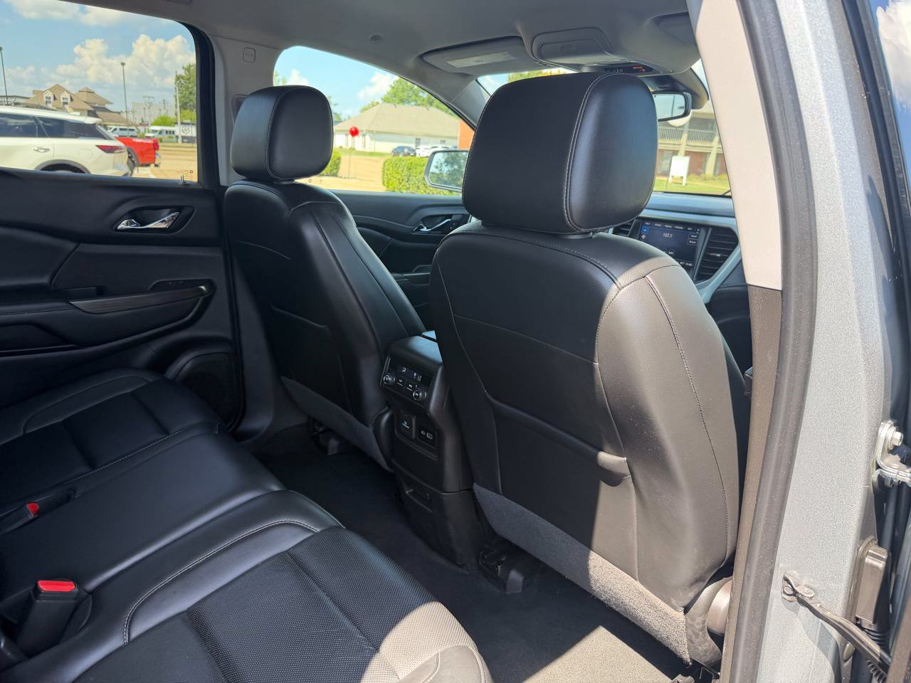 Used 2023 GMC Acadia SLT AWD/4WD image 20