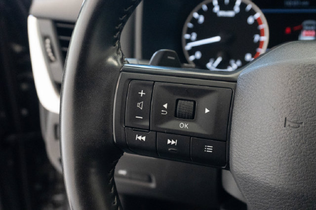 Used 2025 Nissan Rogue SV FWD image 14