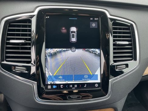 Used 2023 Volvo XC90 B5 Plus image 18