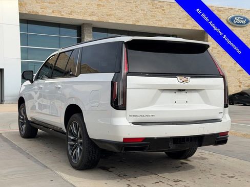 Used 2024 Cadillac Escalade ESV Sport w/ Touring Package image 10