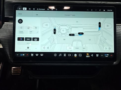 Used 2023 Rivian R1S Adventure AWD/4WD image 14