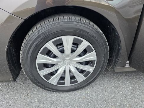 Used 2019 Toyota Camry LE image 33