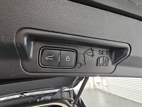 Used 2022 Ford Explorer XLT w/ Equipment Group 202A image 35