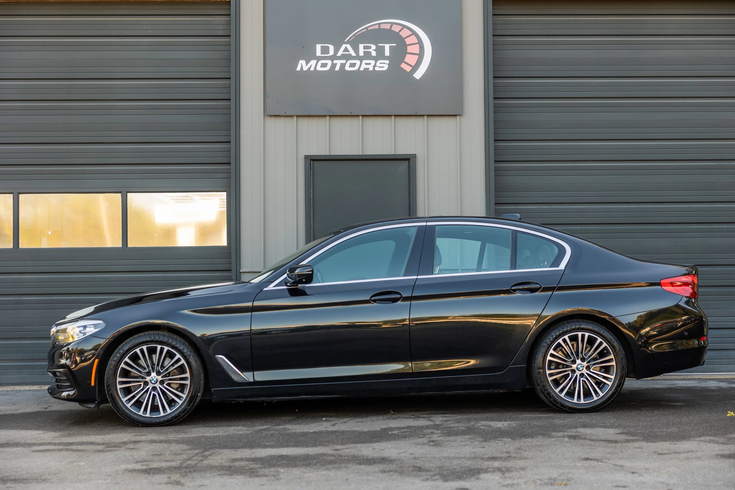Used 2019 BMW 530i w/ Premium Package RWD image 4