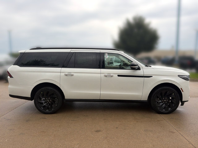 New 2027 Lincoln Navigator L Reserve w/ Jet Appearance Package AWD/4WD image 3
