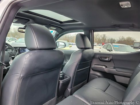 Used 2023 Toyota Tacoma TRD Off-Road w/ TRD Premium Off Road Package image 12