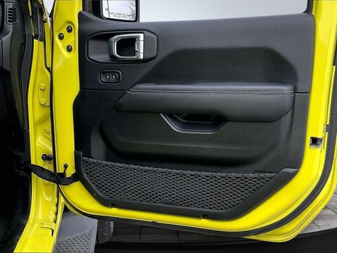 Used 2022 Jeep Wrangler Unlimited Sahara w/ Cold Weather Group image 18