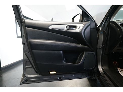Used 2020 Nissan Pathfinder SL FWD image 16