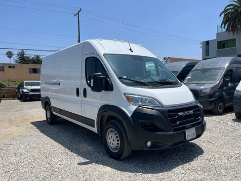 Used 2025 RAM ProMaster 2500 w/ Convenience Group FWD image 3