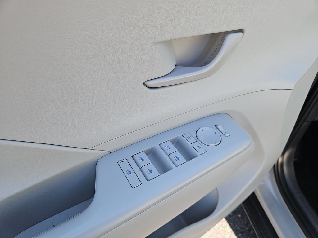 Used 2025 Hyundai Kona SEL FWD image 24