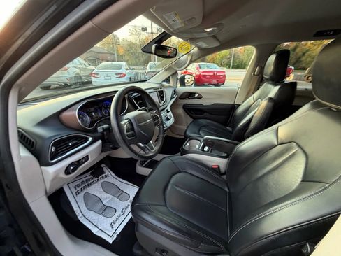 Used 2021 Chrysler Voyager Lxi image 17