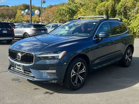 Used 2022 Volvo XC60 B5 Momentum w/ Climate Package image 3