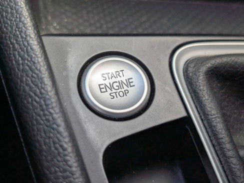 Used 2025 Volkswagen Jetta SE image 30