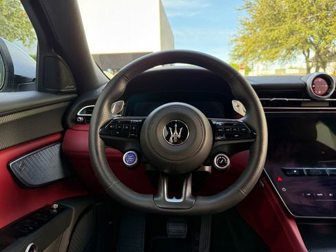 Used 2024 Maserati Grecale Trofeo image 35