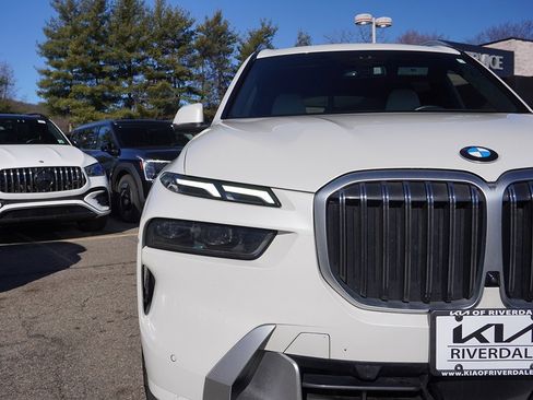 Used 2023 BMW X7 xDrive40i w/ Executive Package image 17