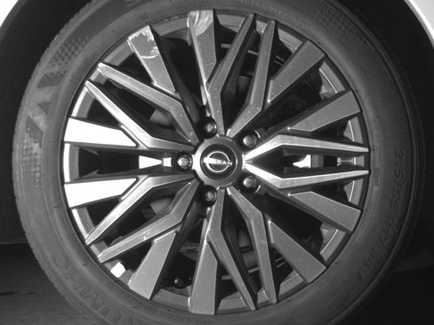 Used 2025 Nissan Altima 2.5 SV FWD image 16