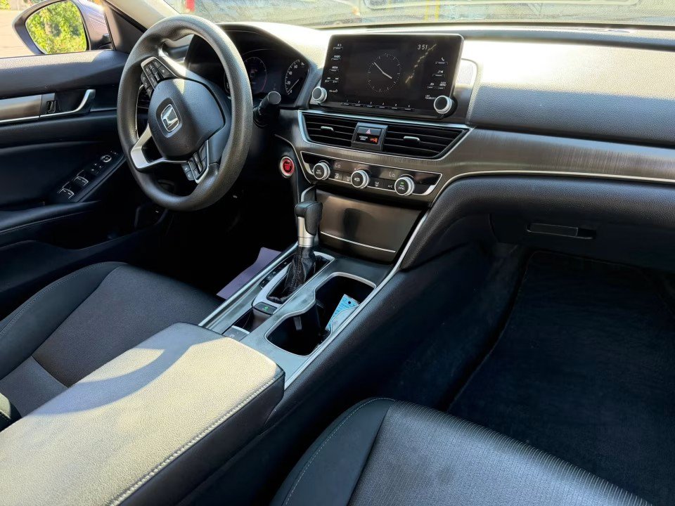 Used 2018 Honda Accord LX image 17