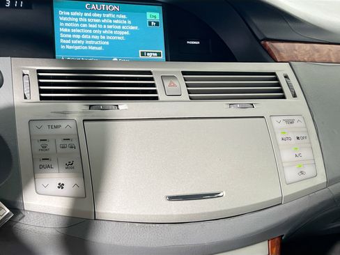 Used 2005 Toyota Avalon XLS image 26