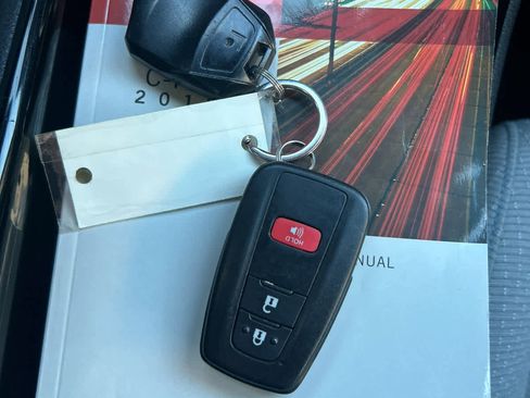 Used 2019 Toyota C-HR XLE image 20