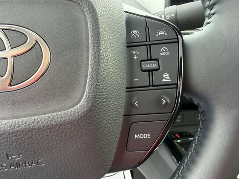 Used 2024 Toyota Prius XLE AWD/4WD image 16