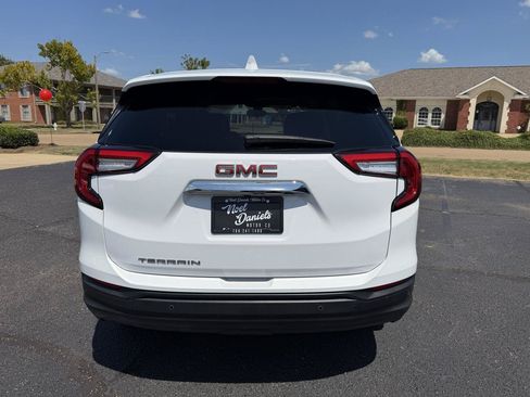 Used 2023 GMC Terrain SLE FWD image 5