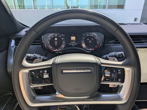 Used 2025 Land Rover Range Rover SE AWD/4WD image 28