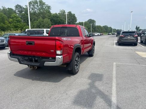 Used 2017 Toyota Tacoma SR5 AWD/4WD image 10