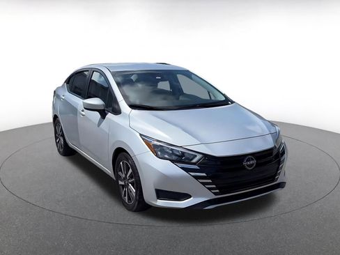 Used 2025 Nissan Versa SV FWD image 2