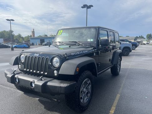 Used 2017 Jeep Wrangler Unlimited Rubicon w/ Connectivity Group AWD/4WD image 2