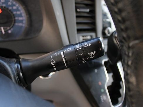 Used 2018 Toyota Sienna Limited image 24