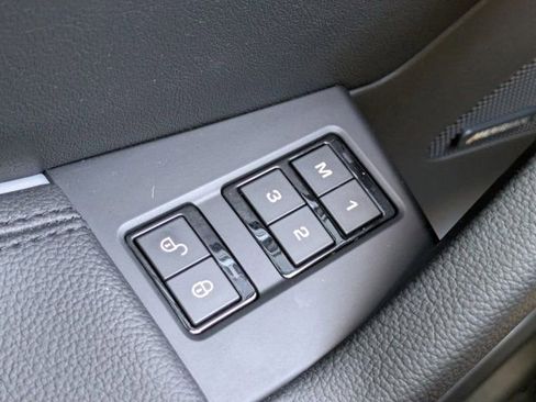 Used 2018 Jaguar F-PACE Premium image 21