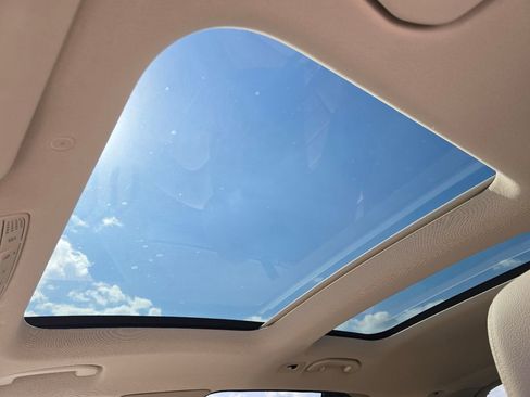 Certified 2021 Mercedes-Benz GLC 300 4MATIC image 3