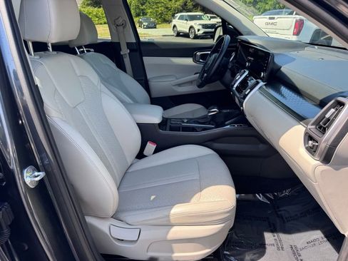 Used 2022 Kia Sorento S FWD image 24