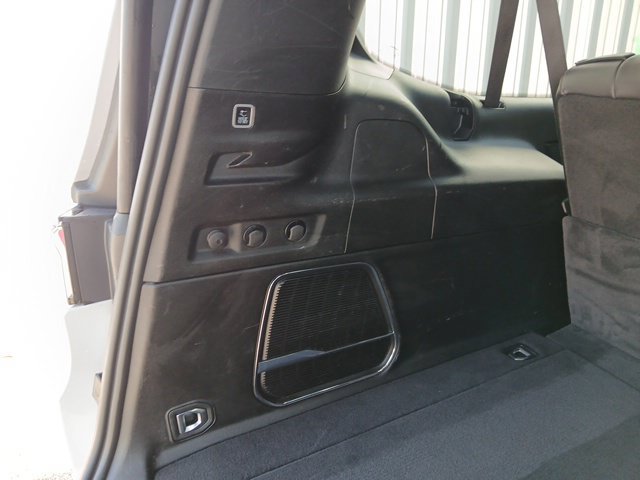 Used 2024 Jeep Wagoneer L Series II AWD/4WD image 10