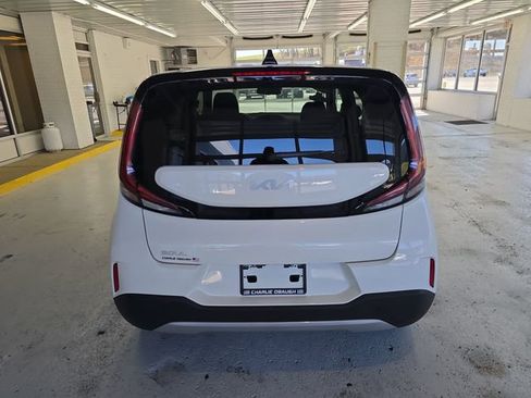 Used 2025 Kia Soul LX image 4