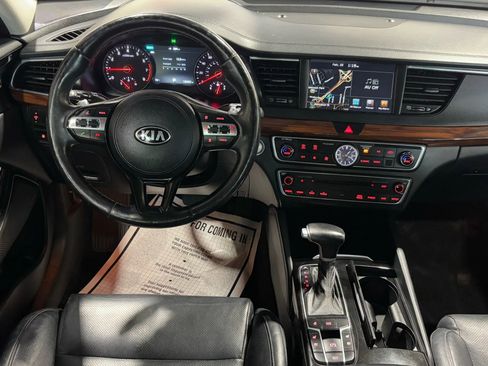 Used 2017 Kia Cadenza Technology FWD image 11