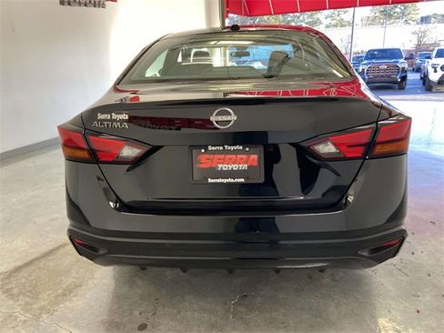Used 2025 Nissan Altima 2.5 SV image 4
