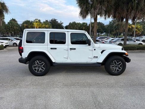 Used 2025 Jeep Wrangler Unlimited Sahara AWD/4WD image 4