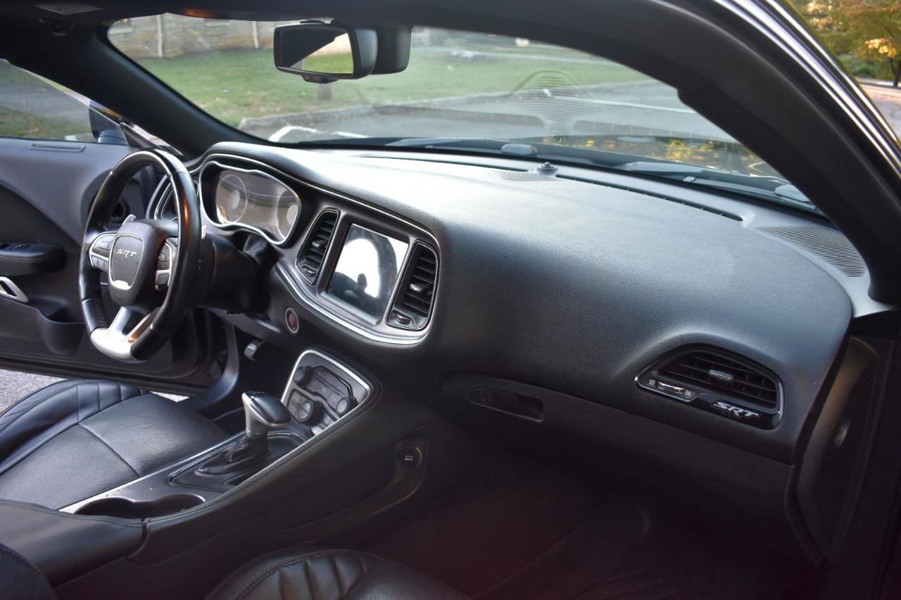 Used 2016 Dodge Challenger SRT RWD image 19