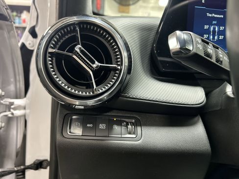 Certified 2025 Chevrolet Equinox LT AWD/4WD image 18