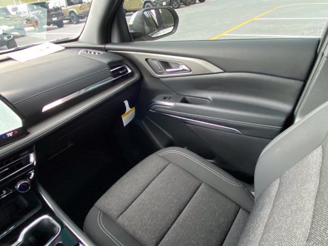 Used 2026 Chevrolet Traverse LT w/ LPO, Floor Liner Package FWD image 28
