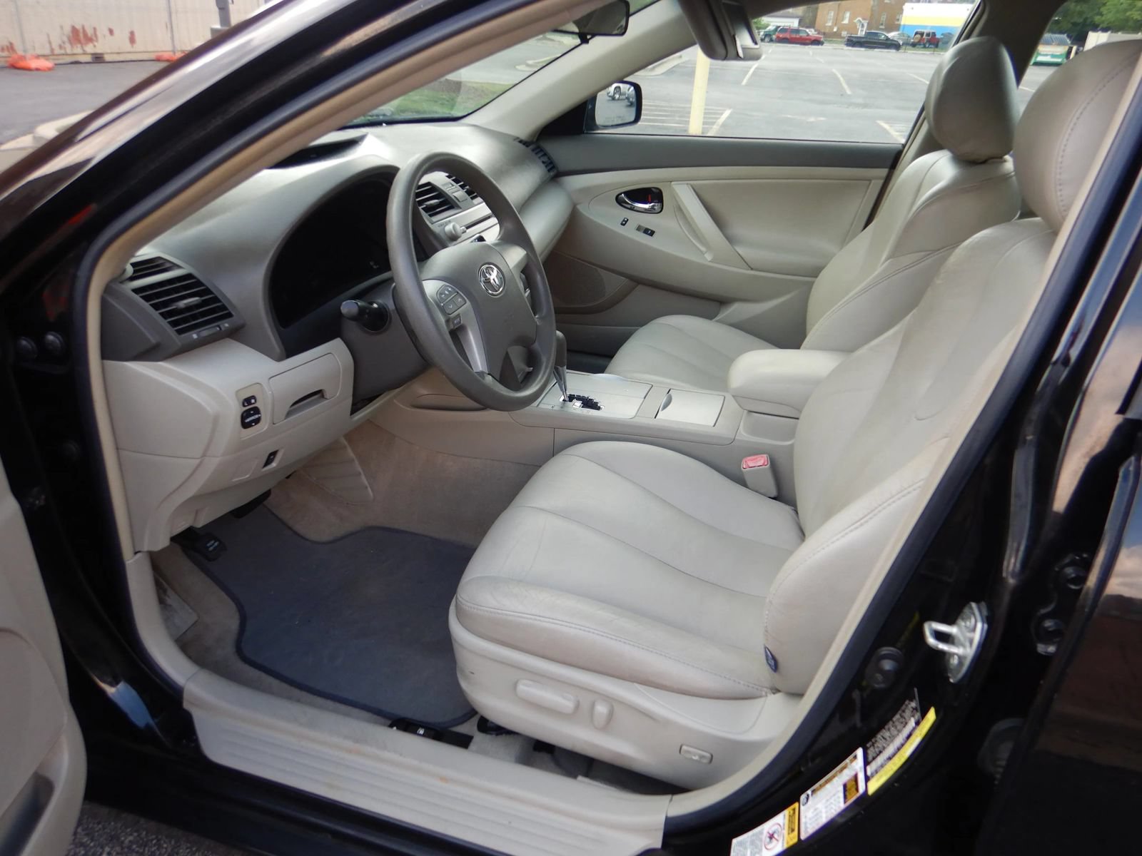 Used 2010 Toyota Camry LE FWD image 12