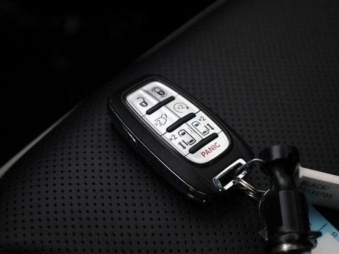 Used 2024 Chrysler Pacifica Limited w/ S Appearance Package image 38