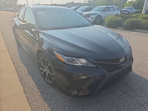 Used 2019 Toyota Camry SE FWD image 10