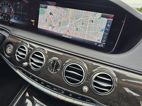 Used 2018 Mercedes-Benz S 560 Sedan image 18