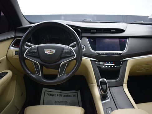 Used 2017 Cadillac XT5 Luxury w/ Driver Awareness Package image 17