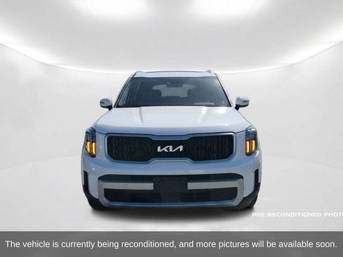 Used 2025 Kia Telluride EX w/ EX Captain's Chair Package FWD image 2