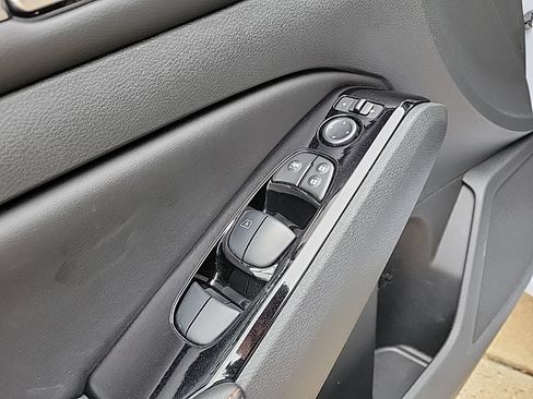 Used 2024 Nissan Altima 2.5 SR AWD/4WD image 29