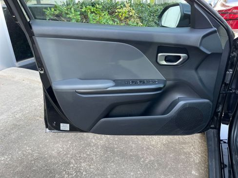 Used 2025 Kia K4 LXS image 18